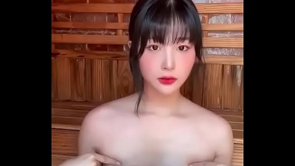 หญิงสาวที่มีชีวิตชีวาถูกแฟนของเธอหลอกให้ทำการสตรีมสด